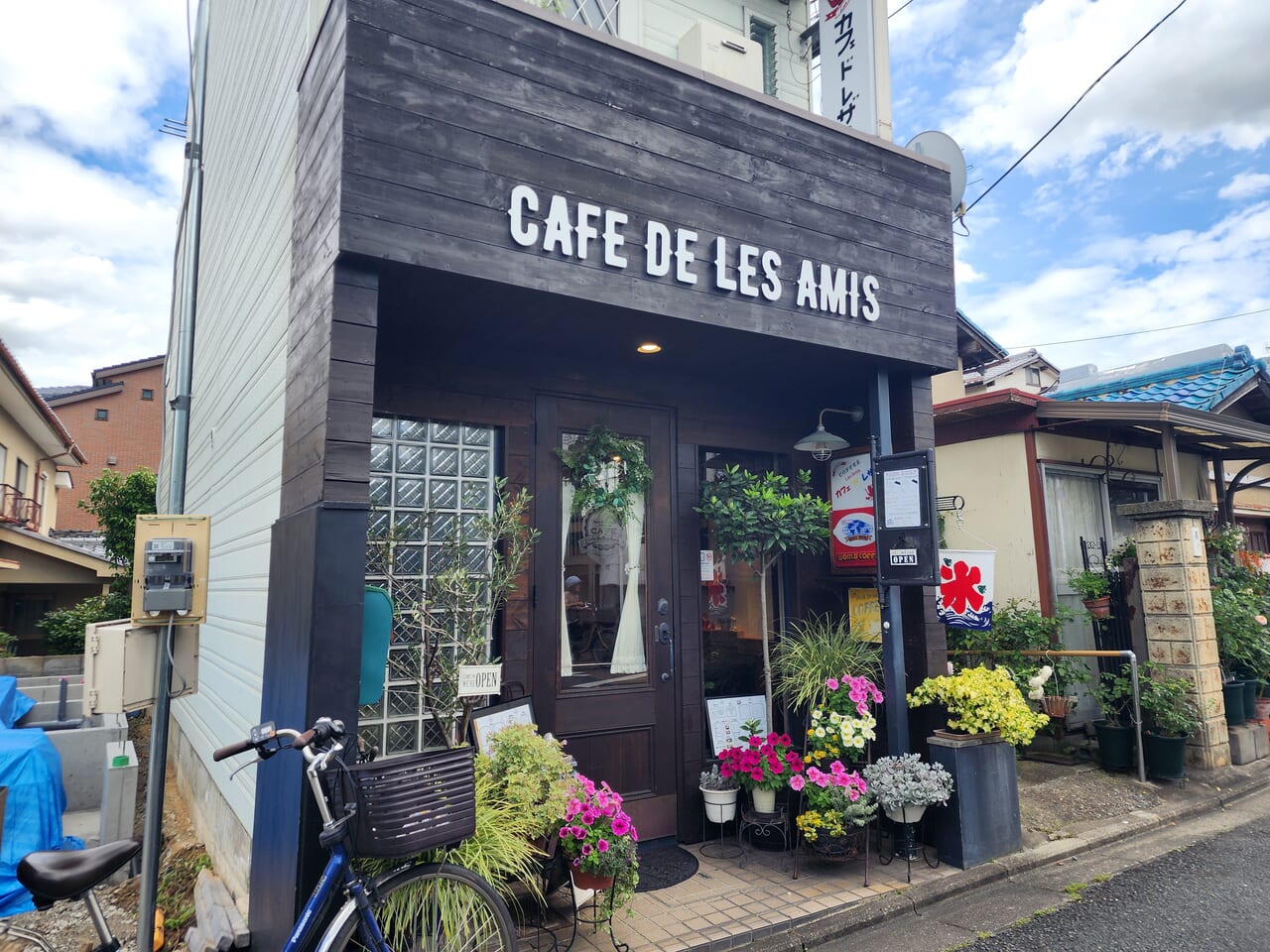 Cafe De Les Amis