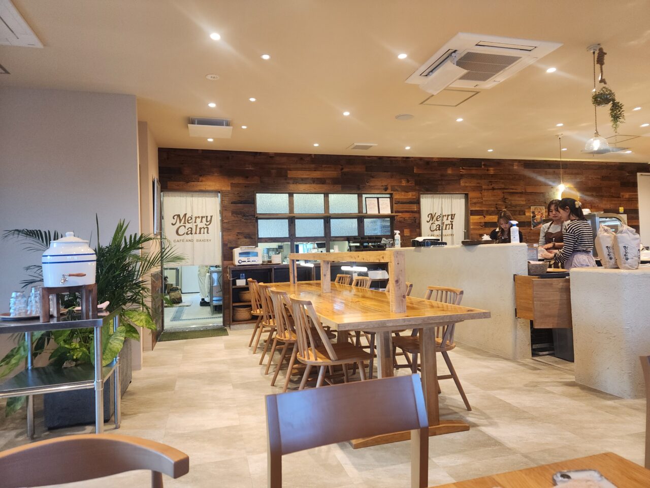 CAFE AND BAKERY Merry Calm