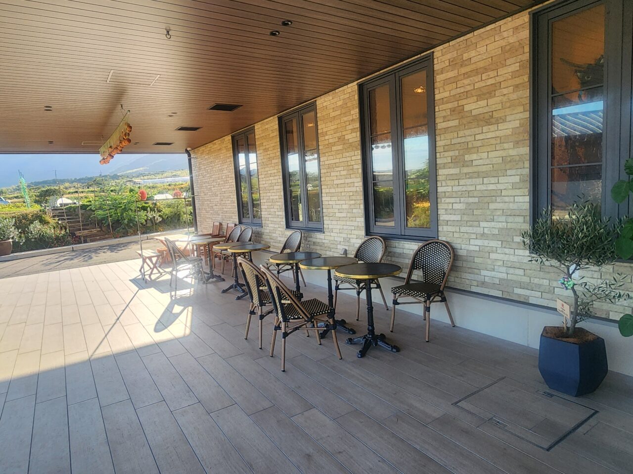 CAFE AND BAKERY Merry Calm