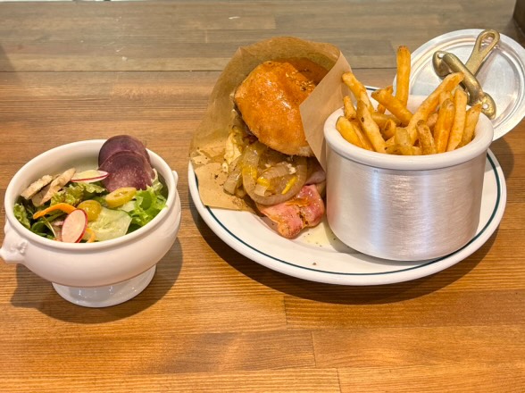 CAFE AND BAKERY Merry Calm